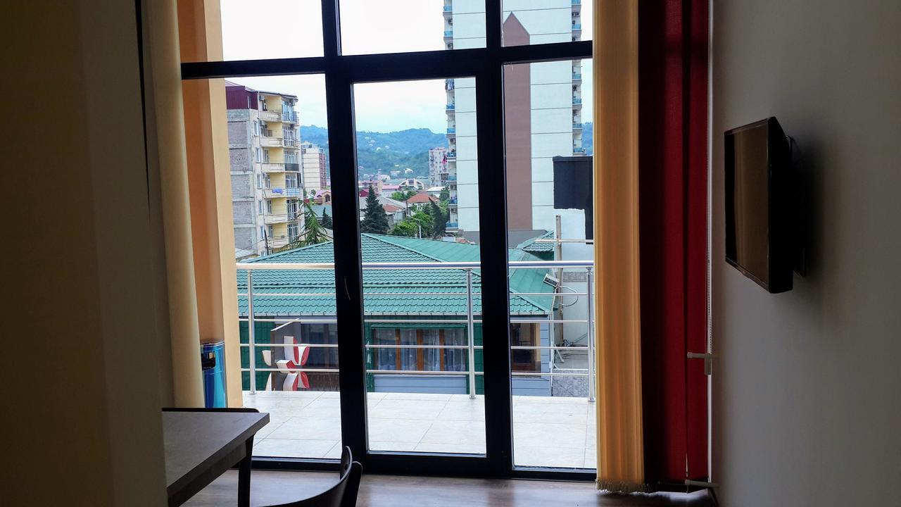Blossom Hotel Батуми Экстерьер фото