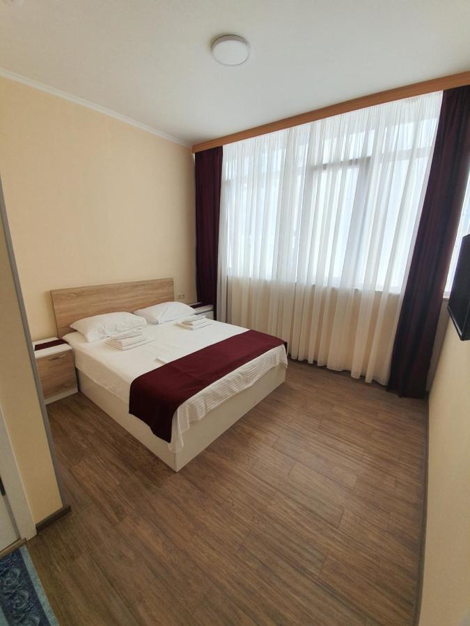 Blossom Hotel Батуми Экстерьер фото