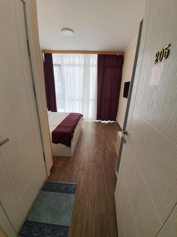 Blossom Hotel Батуми Экстерьер фото